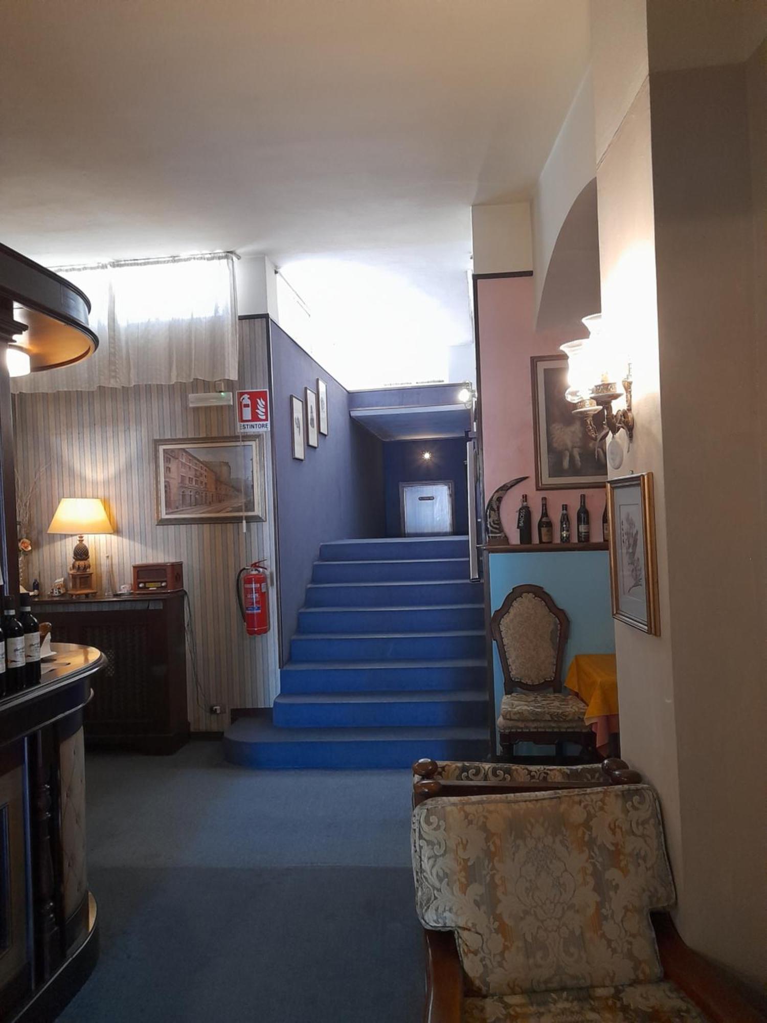 ארונה Hotel Florida מראה חיצוני תמונה