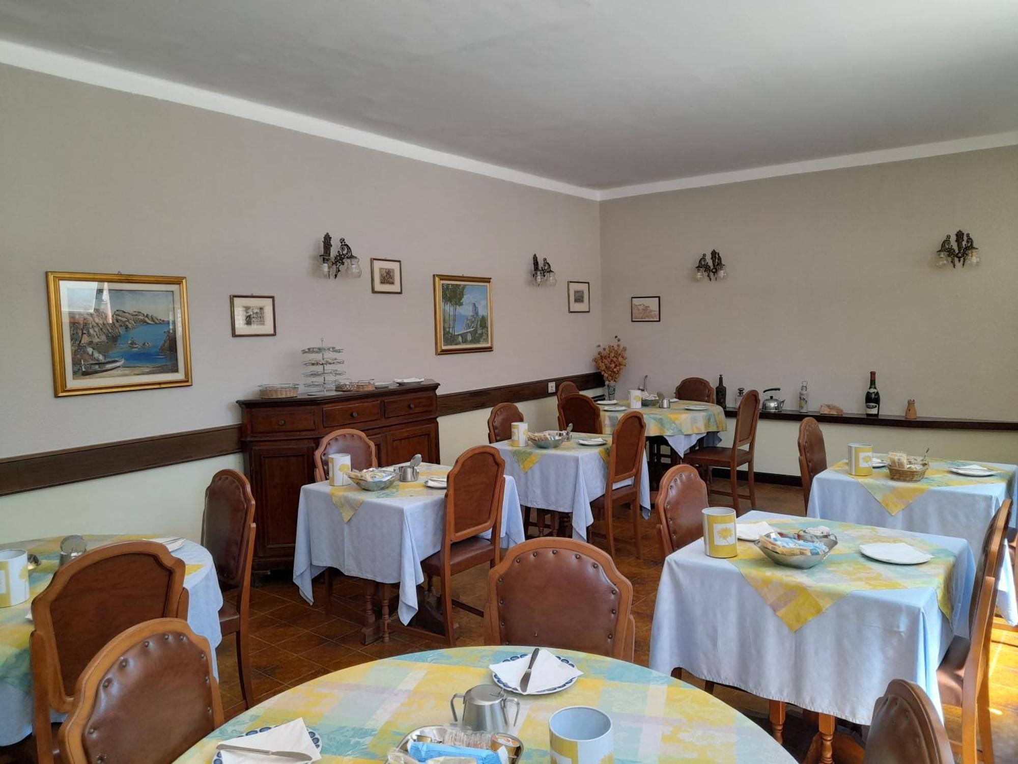 ארונה Hotel Florida מראה חיצוני תמונה