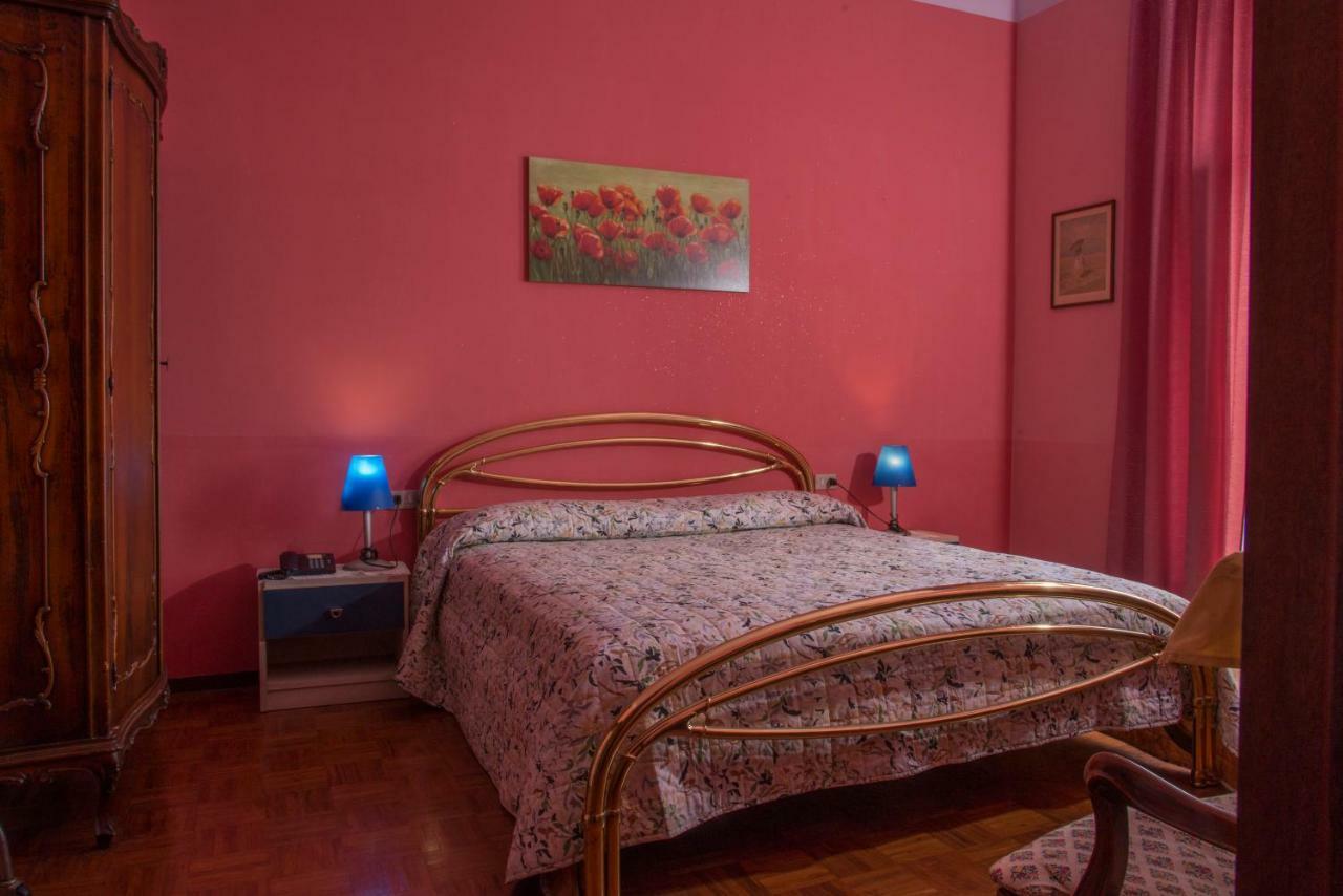 ארונה Hotel Florida מראה חיצוני תמונה
