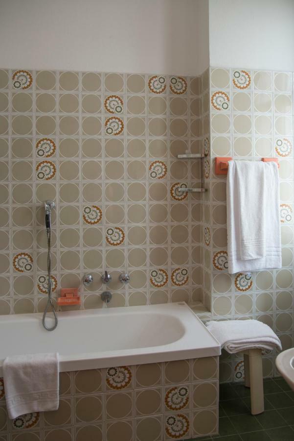 ארונה Hotel Florida מראה חיצוני תמונה